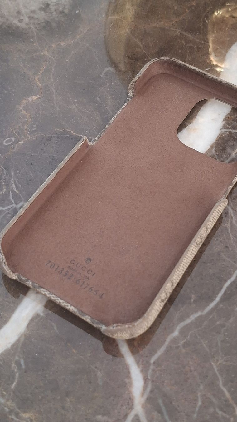 Gucci Cover & Protezioni schermo: GUCCI Handyhülle IPhone 13 – Usato da Diepoldsau venduto da gru_j72q 4