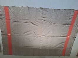 Schweizer Militärdecke Wolldecke 2 rote Streifen mit Kreu...