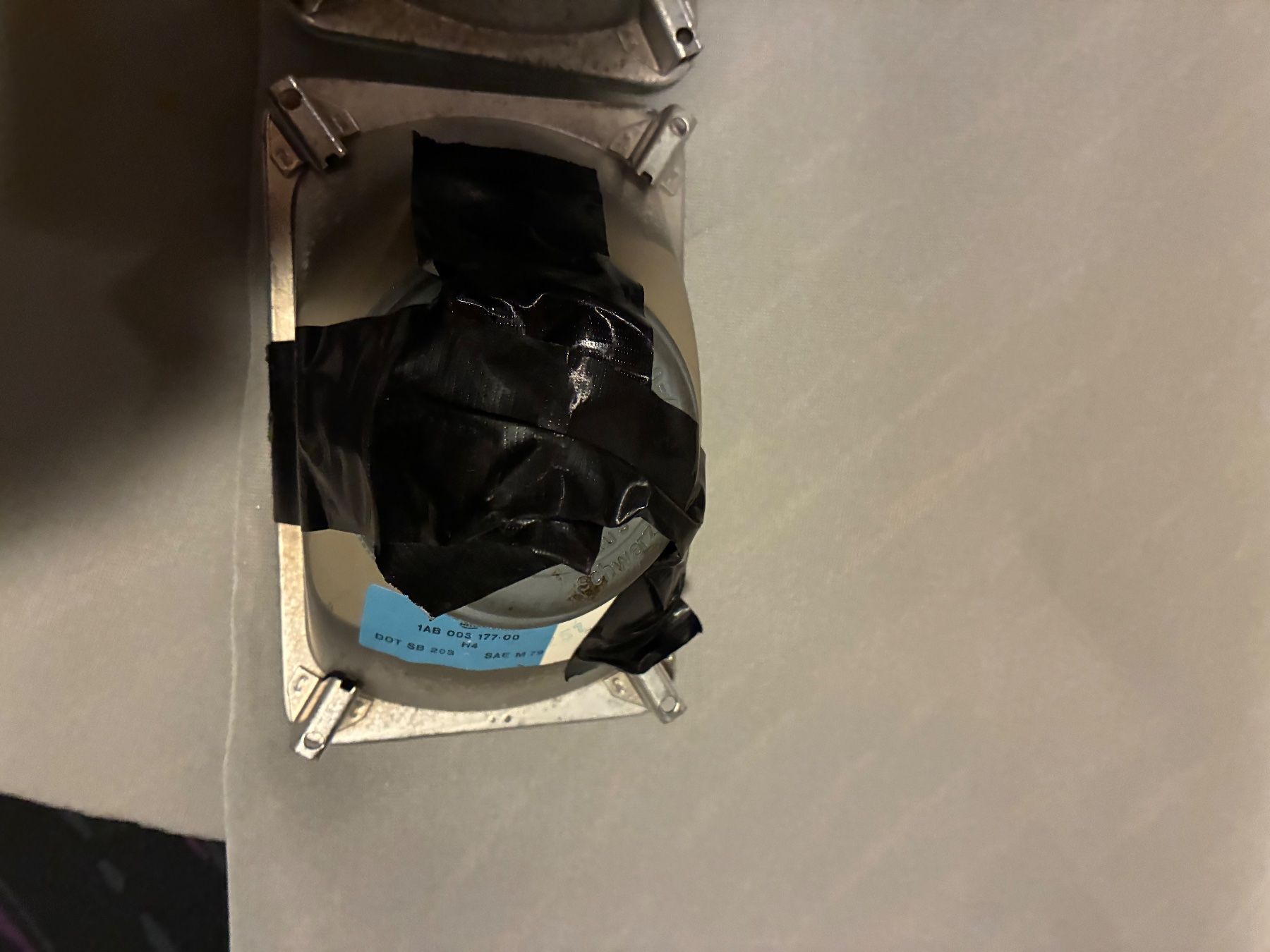 BMW Tutti pezzi di ricambio auto: E21 Scheinwerfergrill – Usato da Grenchen venduto da Netii10 9