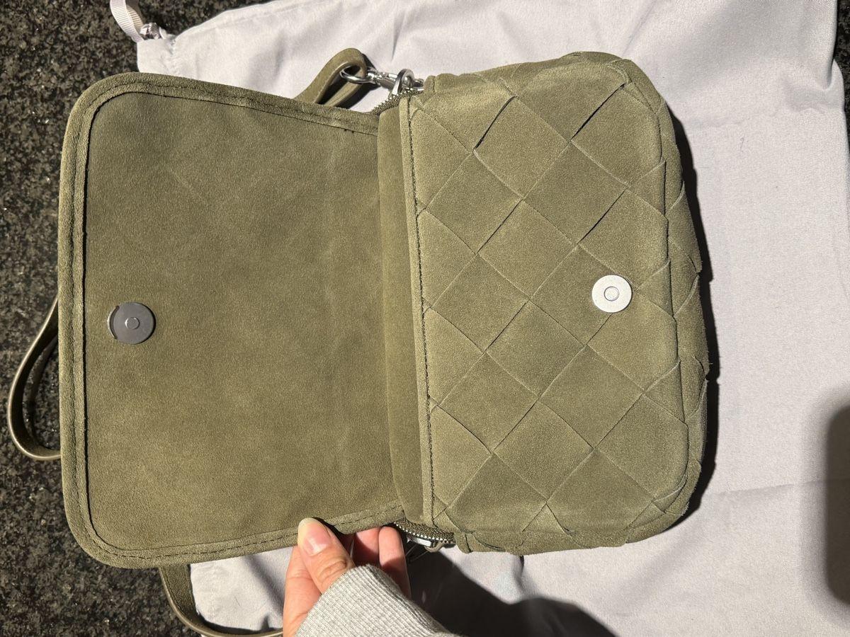 Borse da donna: Les Visionnaires Umhängetasche Wildleder khaki – Nuovo (secondo la descrizione) da Endingen venduto da rahelj 1