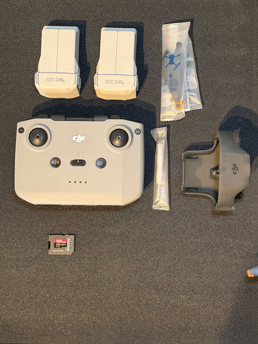 DJI RC Kits de montage: DJI Mini 4 Pro inkl. Zubehör – D'occasion à Ilanz par caui 4