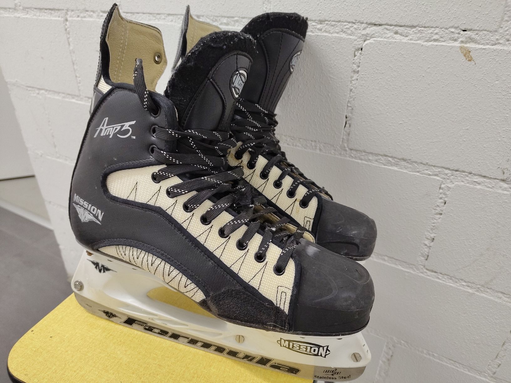 Pattini da ghiaccio: Eishockeyschlittschuhe Mission Amp 5 – Usato da Meilen venduto da vespaverkaeufer74 2