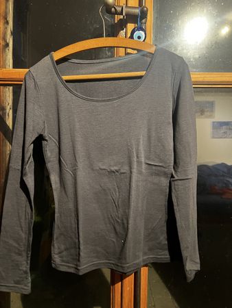 Graues Langarmshirt, ca. gr. XS, leicht gefüttert