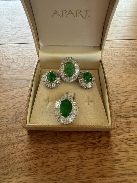 Orecchini in oro bianco 18k, diamanti e giada bianca - Asta Gioielli