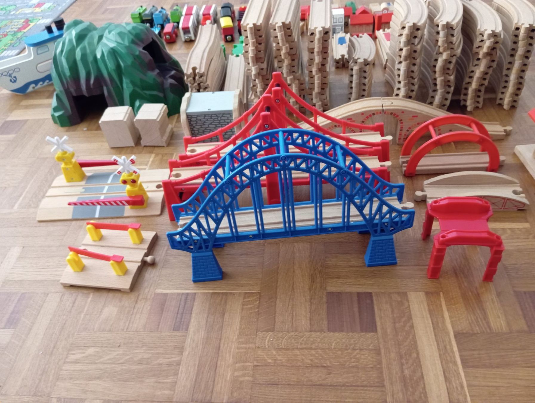 Spielzeuge: Holzeisenbahn – Gebraucht aus Wilen b. Wollerau von Sif1 3
