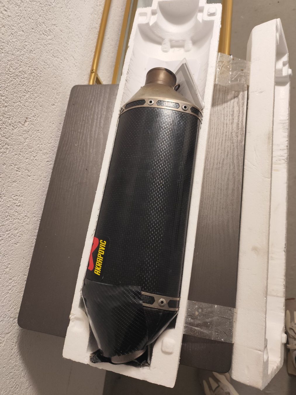 Honda Sistemi di scarico: Scarico Akrapovic in carbonio. – Usato da Flawil venduto da ner_hl98 1