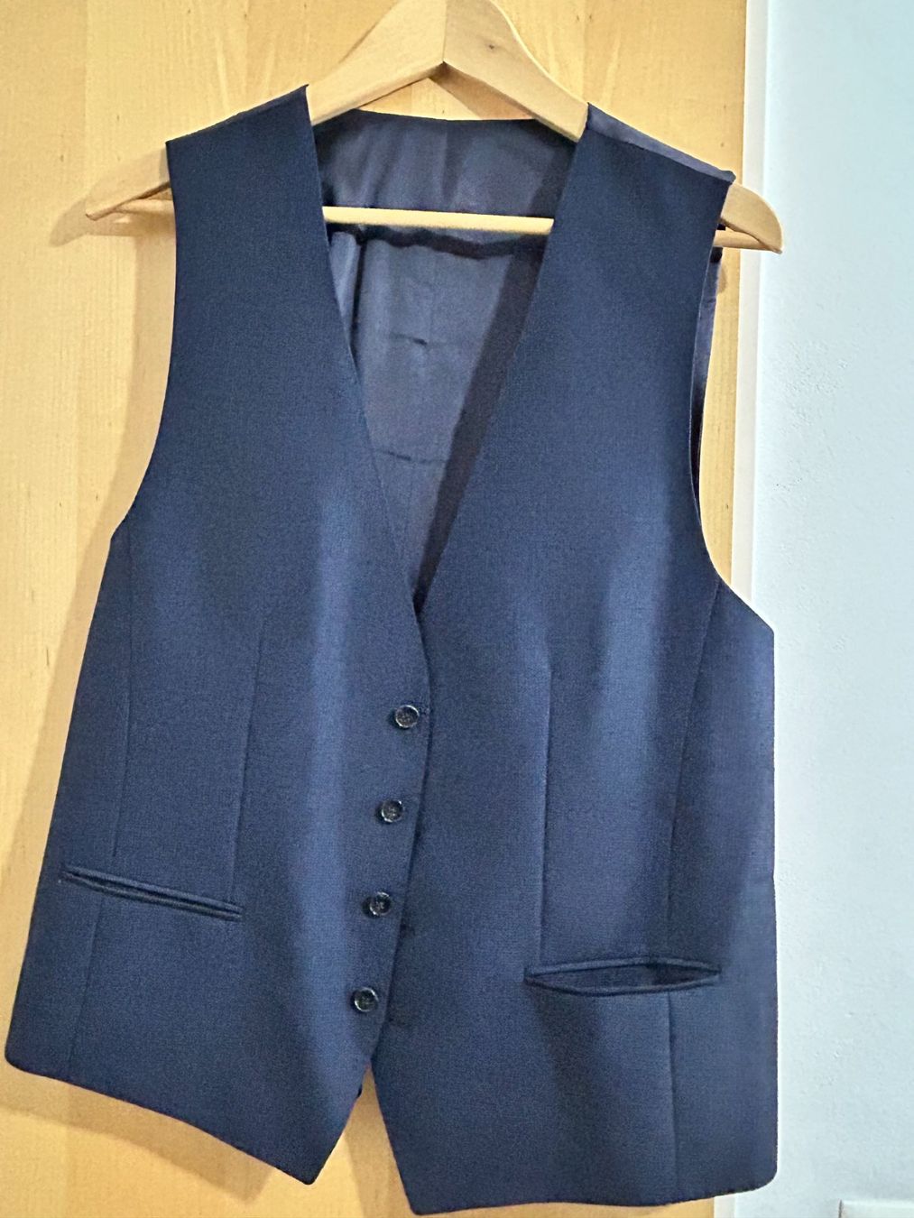 Hugo Boss Costumes, combinaisons de sport et fonctionnelles: Boss 3 piece suit 52 – D'occasion à Itingen par bra_c7hw 2