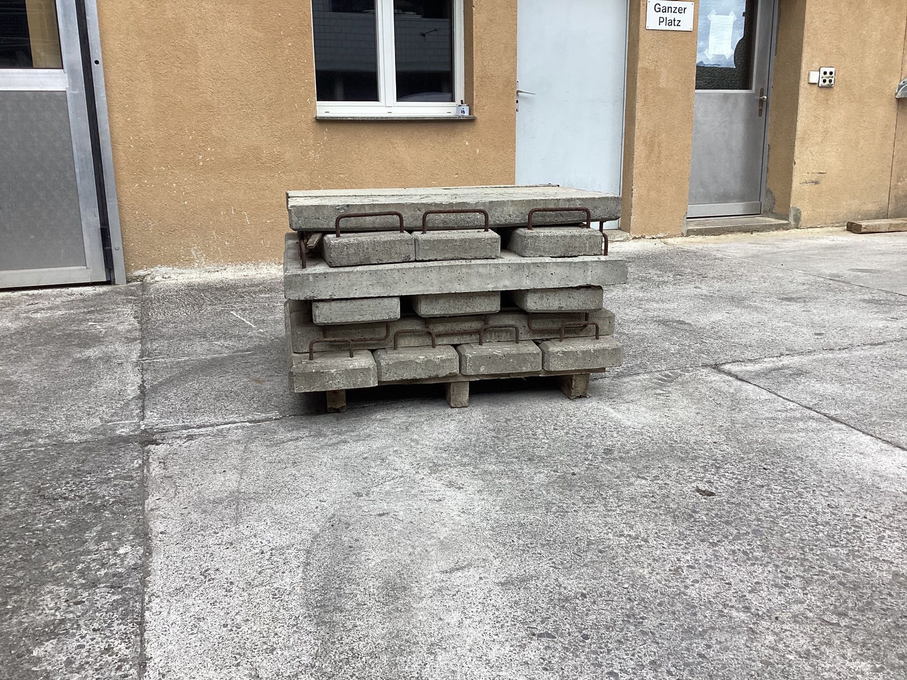 Piatti di portata: Abdeckplatten für Kabelschächte – Usato da niederurnen venduto da Hagugelmann 3