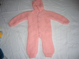 Gestrickter Strampler rosa mit Kapuze Kinder Grösse ca 62