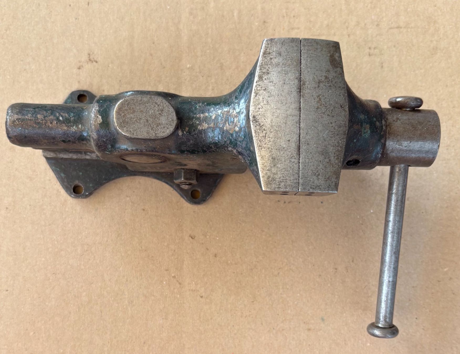 Tutti gli attrezzi: VINTAGE SCHRAUBSTOCK – Usato da Ostermundigen venduto da wini63