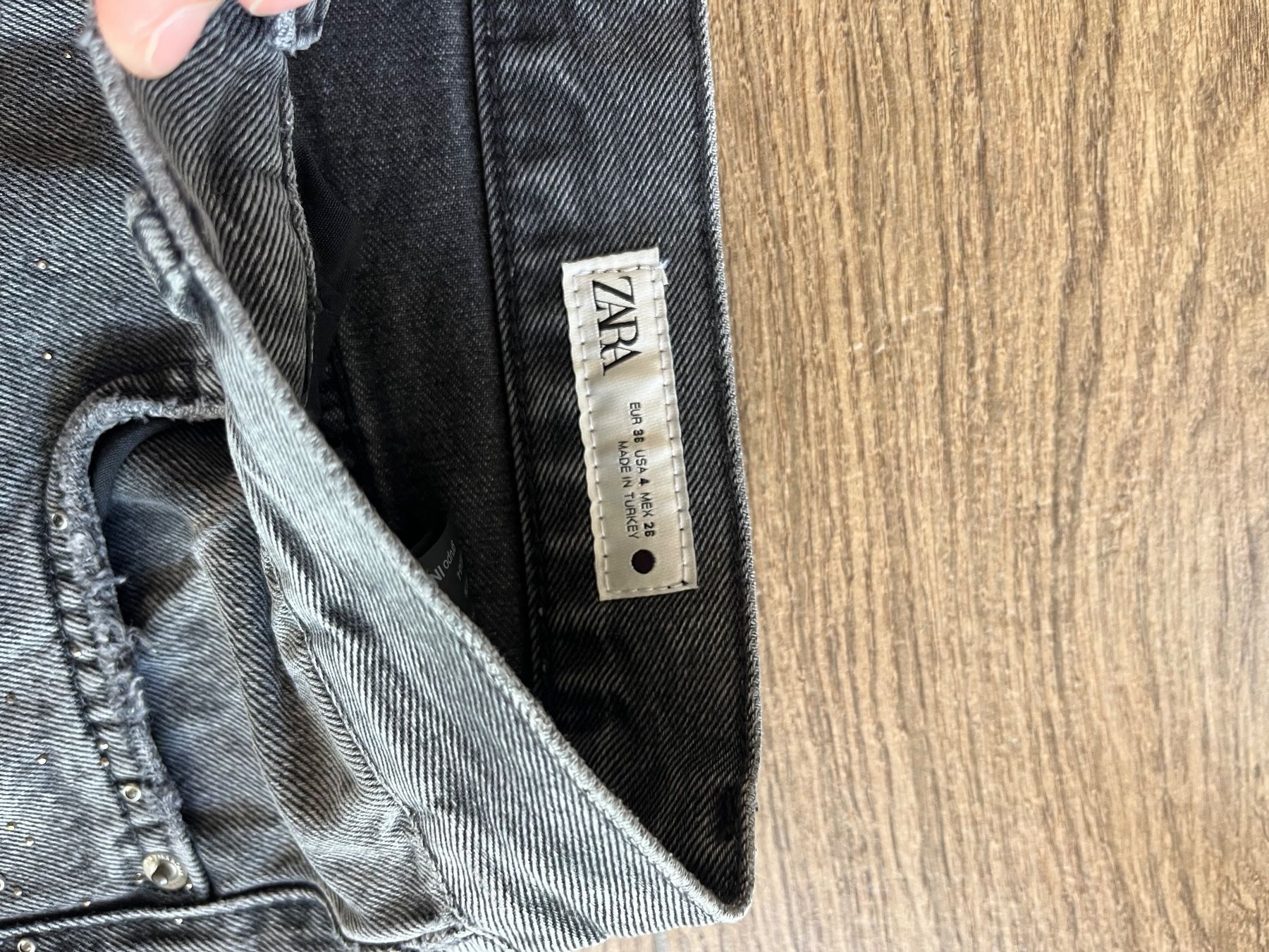 Zara Jeans: Jeans noir avec strass, ZARA, taille 36 – D'occasion à Hauterive NE par Lipal 7