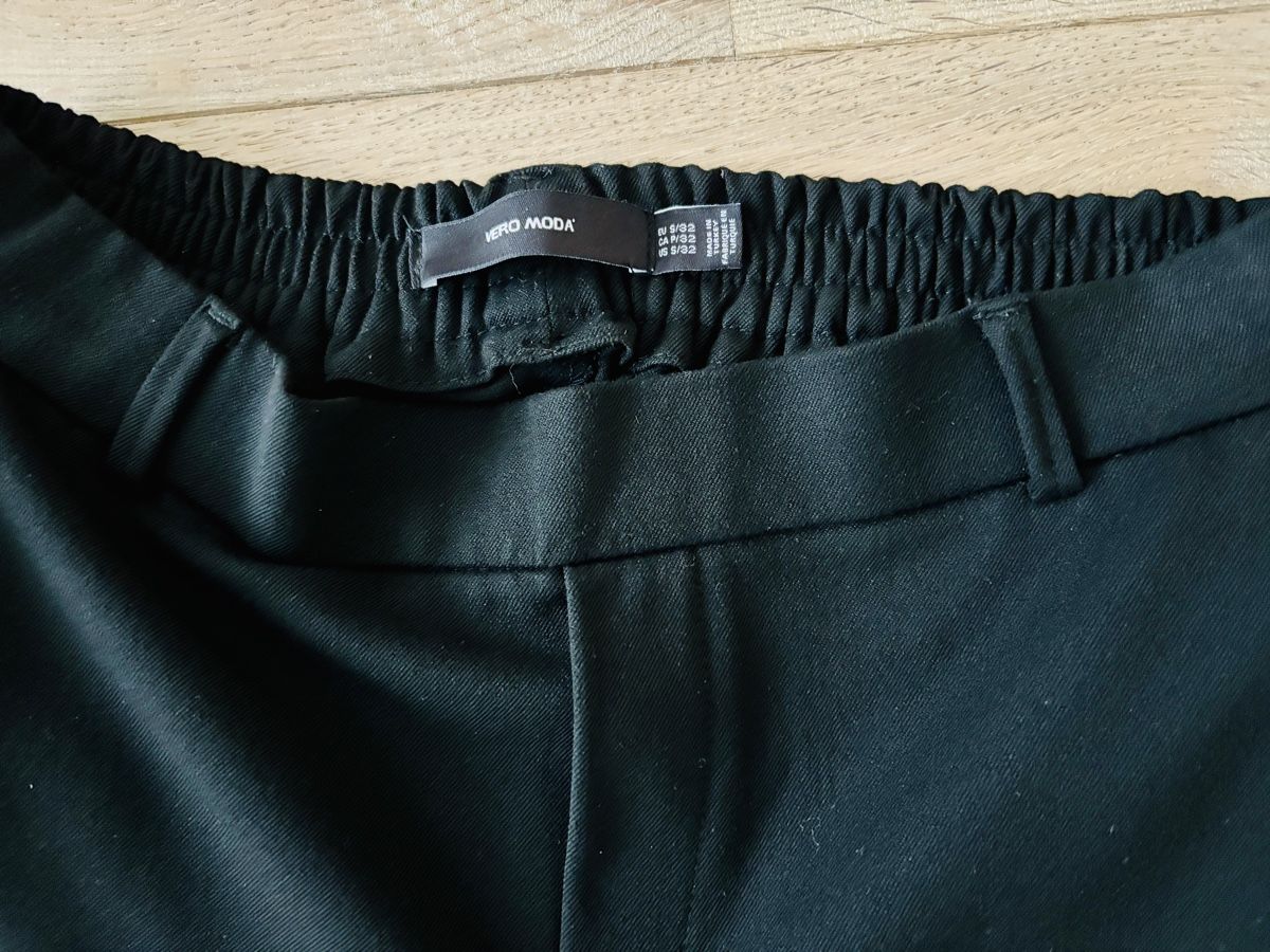 Vero Moda Pantaloni: Schwarze Vero Moda Hose Gr. S/32 – Usato da Ennetbürgen venduto da Evelyne_G 1