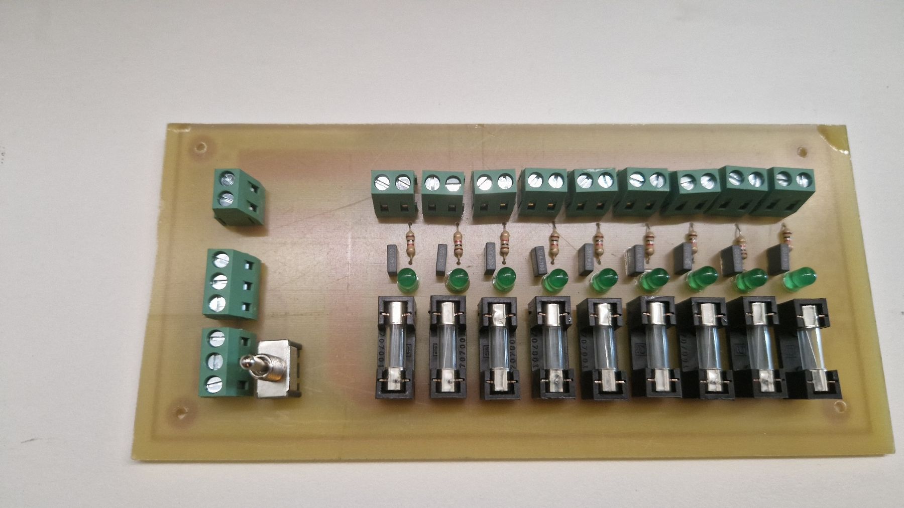 Alimentazione elettrica: 12V DC Verteiler ( Eigenebau ) – Nuovo (secondo la descrizione) da Pieterlen venduto da Besiktas-1903