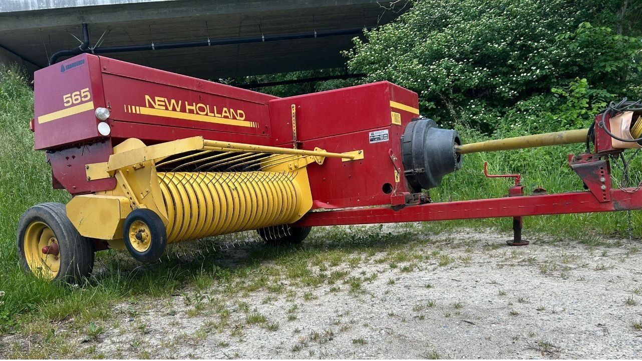 New Holland Tutte le macchine: Une presse New Holland – Usato da Russy venduto da Guenefle 2