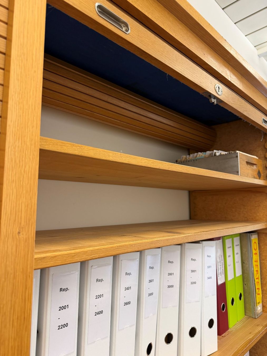 Schränke: Aktenschrank mit Rollladen – Gebraucht aus Bern von inf_86pc 3