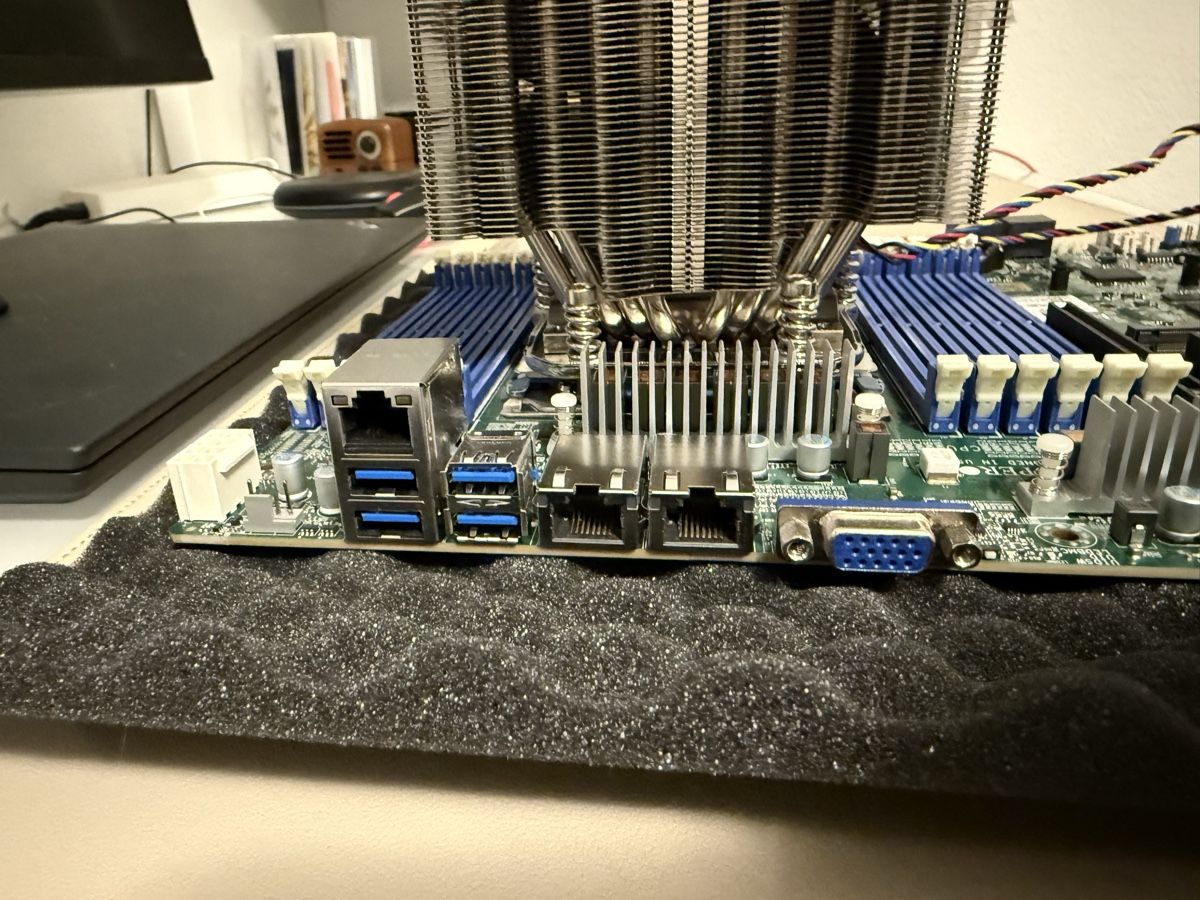 Amd PC: AMD EPYC 9275F System – Usato da Hirzel venduto da Neway_44 1