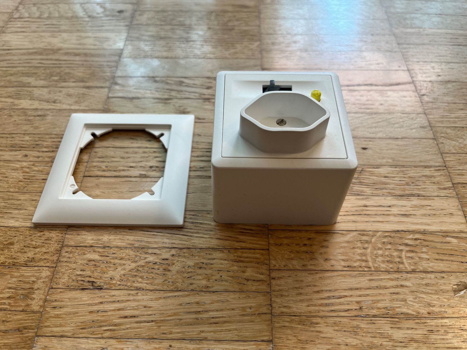 ABB Stecker: Sidos Steckdose T23 AP oder UP – Gebraucht aus bern von sanducci 3