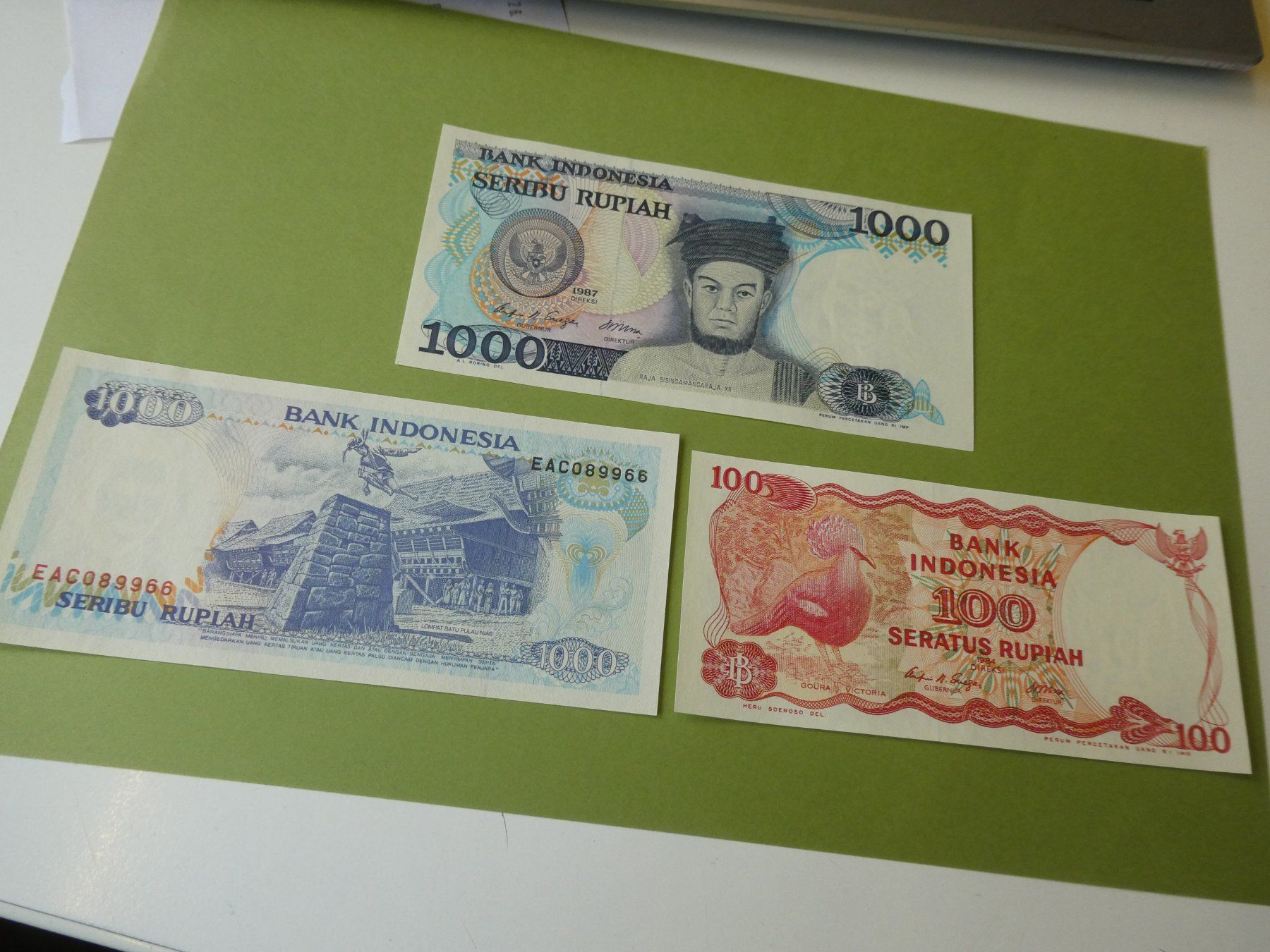 Banconote: Indonesien, 3 alte Geldscheine - ungefaltet – Usato da Hinterforst venduto da Rohusri