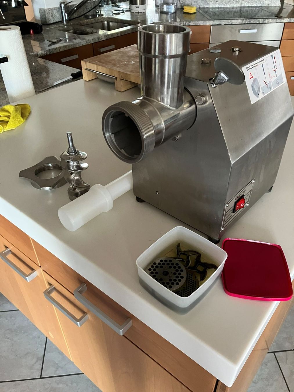 Elettrodomestici da cucina: Professioneller Fleischwolf RFW 150 – Usato da Seedorf BE venduto da Absolom 3