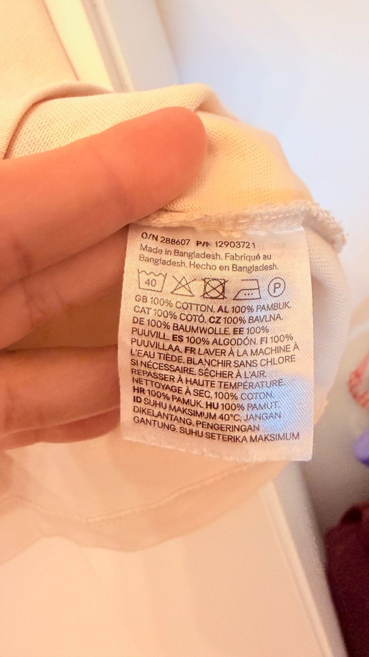 H&M T-shirt: • Schlichtes T-Shirt • – Usato da Basel venduto da mendoza13 2