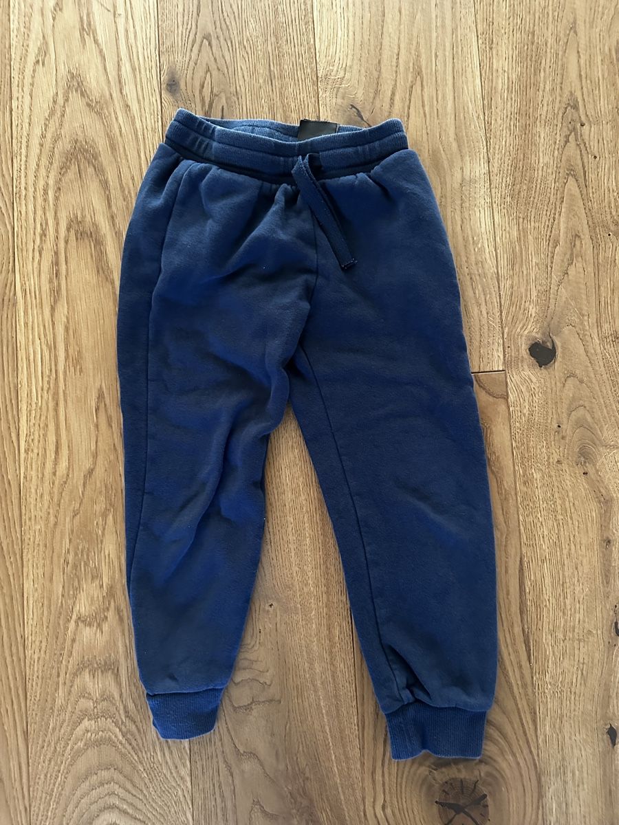 H&M Hosen: H&M Joggpants blau Gr. 110 – Gebraucht aus Uttigen von 1hihallo4