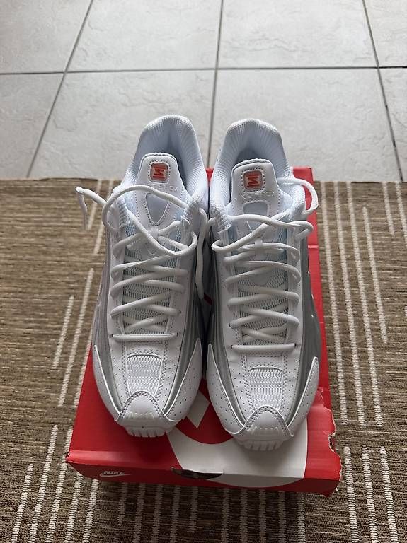 Nike Chaussures hommes: Nike Shox R4 – Neuf (Voir description) à Wangen ZH par alexia022 1