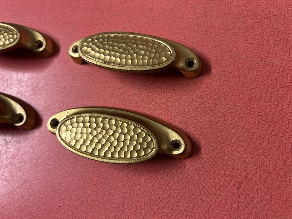 Quincaillerie: 4 Griffschalen Messing Hammerschlag sehr Schön. – D'occasion à Lanzenhäusern par vic63 1