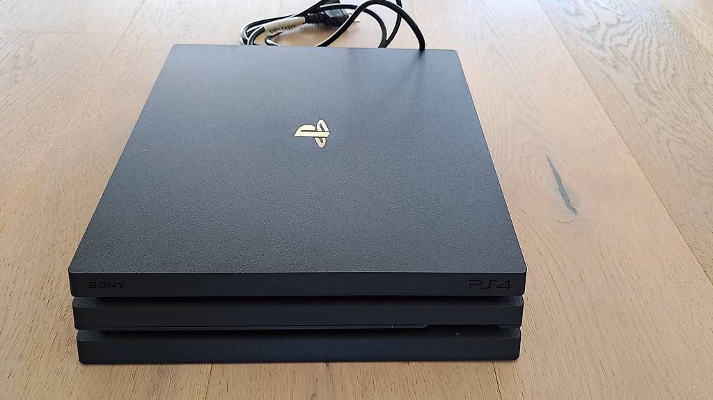 Sony Console: PlayStation 4 – Usato da Biglen venduto da takamine