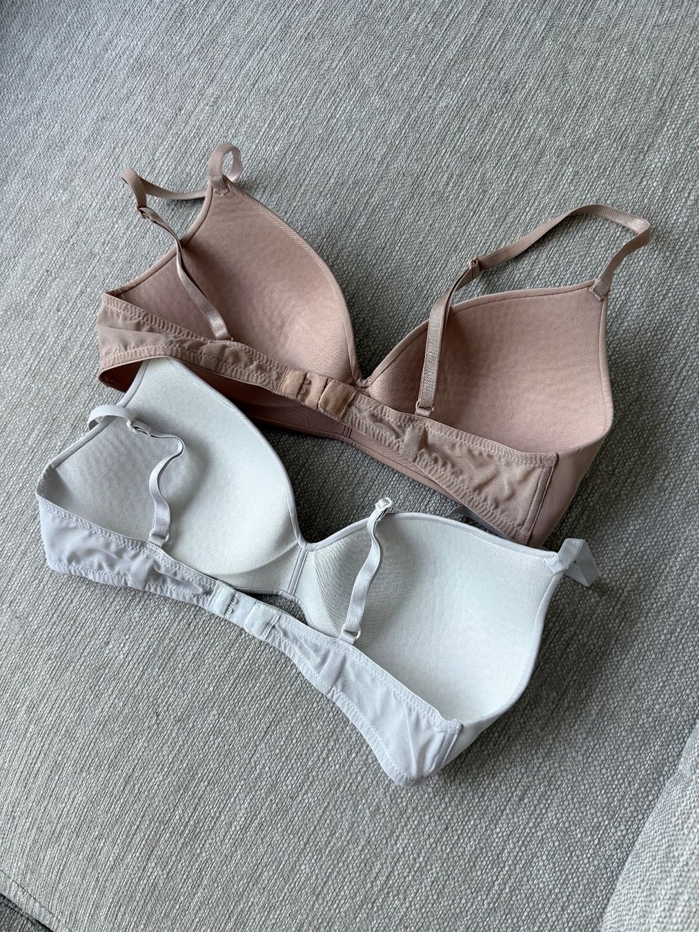 H&M Altra biancheria intima: 2 H&M classic bras B75 (white + beige) – Nuovo (secondo la descrizione) da Genève venduto da fat_5zzp 2