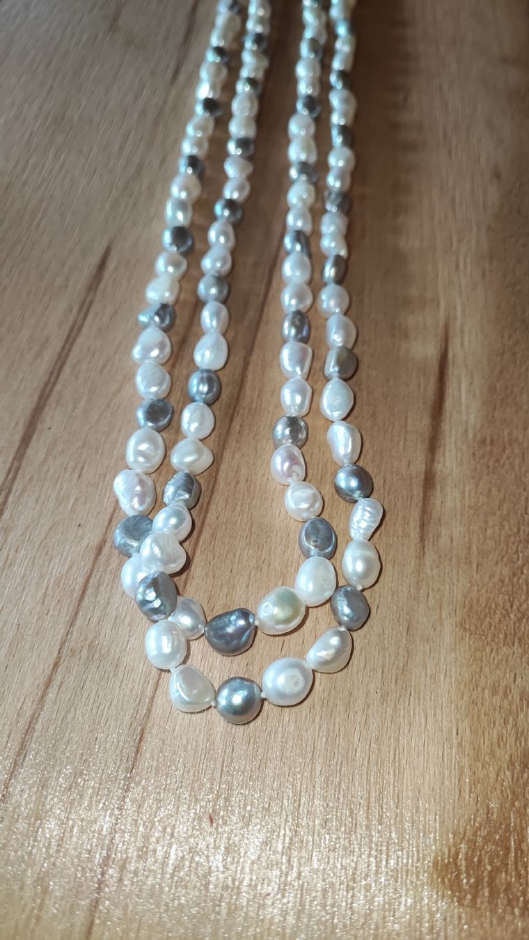 Ketten: Elegante Perlenkette, weiss & grau, sehr lang – Neu und originalverpackt aus Gstaad von Kunst1996 3