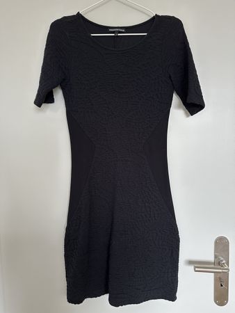 Tramontana Kleid schwarz XS, figurbetont