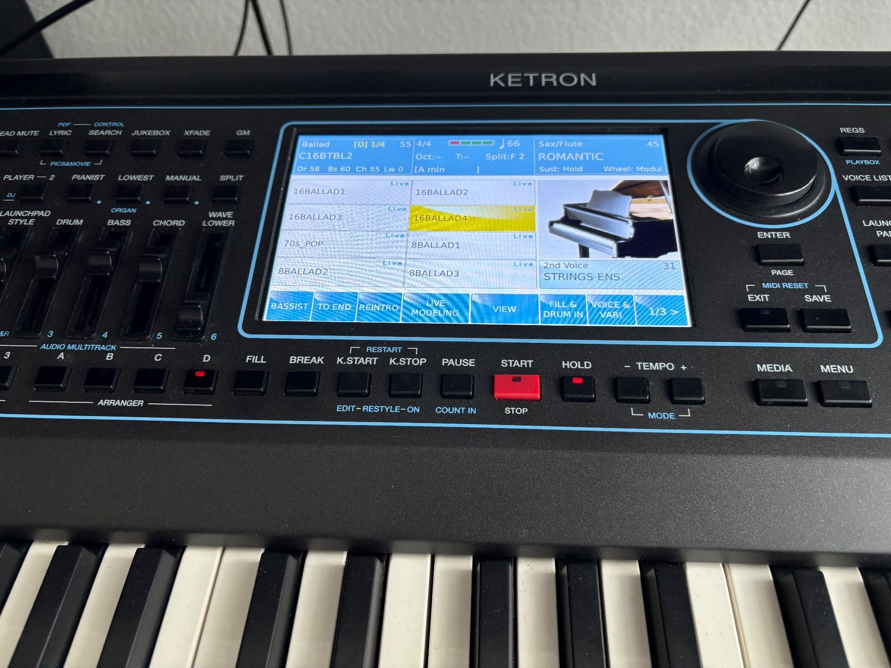 Ketron Strumenti musicali: Ketron SD9 Pro 76, hard disk 320GB – Usato da Lutry venduto da 16mustang