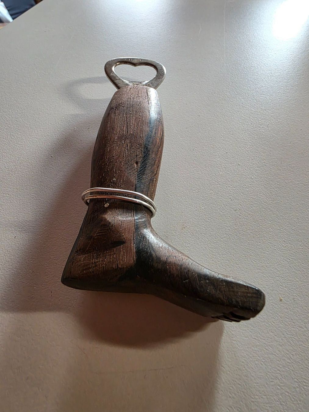 Flaschenöffner & -verschlüsse: antiker Flaschenöffner Holz Fuss 16 cm Eberle – Gebraucht aus Walterswil BE von Lonitti 2