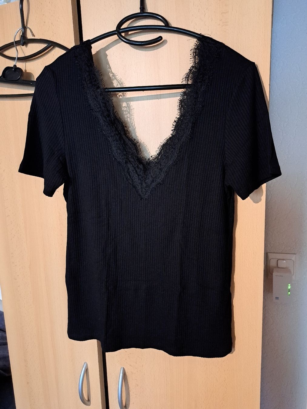 T-shirts: Haut noir  – Neuf (Voir description) à Berlens par luc_2c79