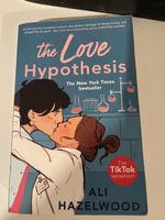 "The Love Hypothesis" von Ali Hazelwood, Roman Top Zustand!