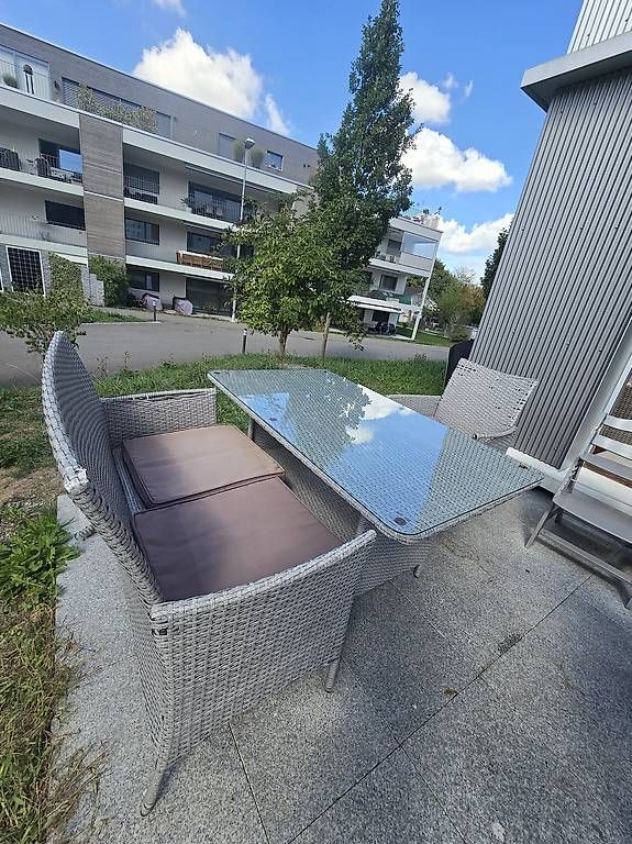 Set di tavolo e panche: Rattan Sitzplatz – Usato da Mellingen venduto da NuriMiri 1