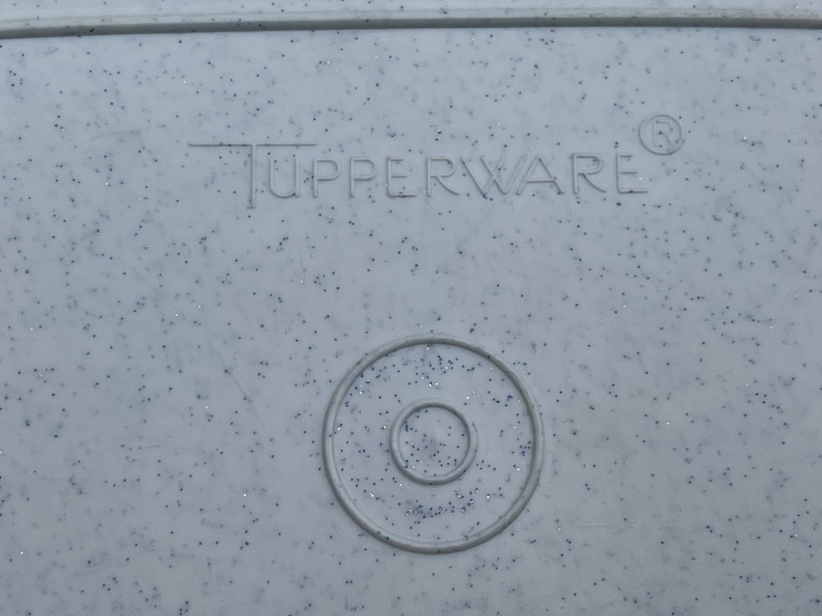 Tupperware Contenitori & Simili: Tupperware Form/Behälter mit Deckel, wenig gebraucht! – Usato da Oberrüti venduto da Jomaru 1