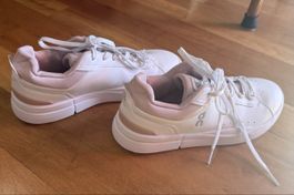 On THE ROGER Advantage Shoes white/roseship - Size 40
