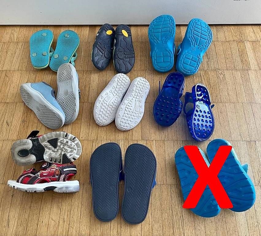 Scarpe per ragazzi: verschiedene Badeschuhe & FlipFlops Gr 23 bis 26 – Usato da Zürich venduto da giovannisp 1