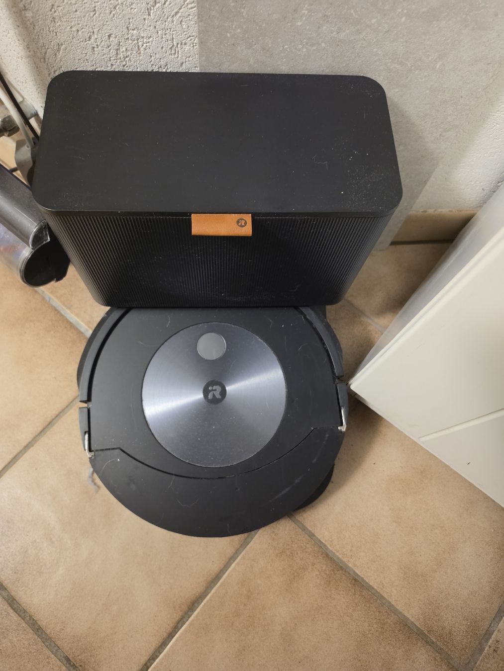 Irobot Aspirapolveri & Accessori: roomba irobot J7 combo – Usato da Arvigo venduto da shila77