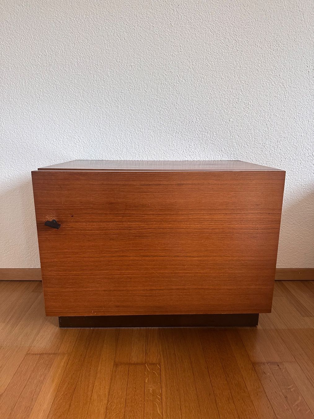 Commodes: Holzkommode – D'occasion à Adliswil par mic_jyg6