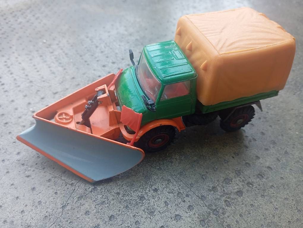 Unimog Modellini d'auto: Unimog 406 mit Schneepflug – Usato da Basel venduto da Petergunn