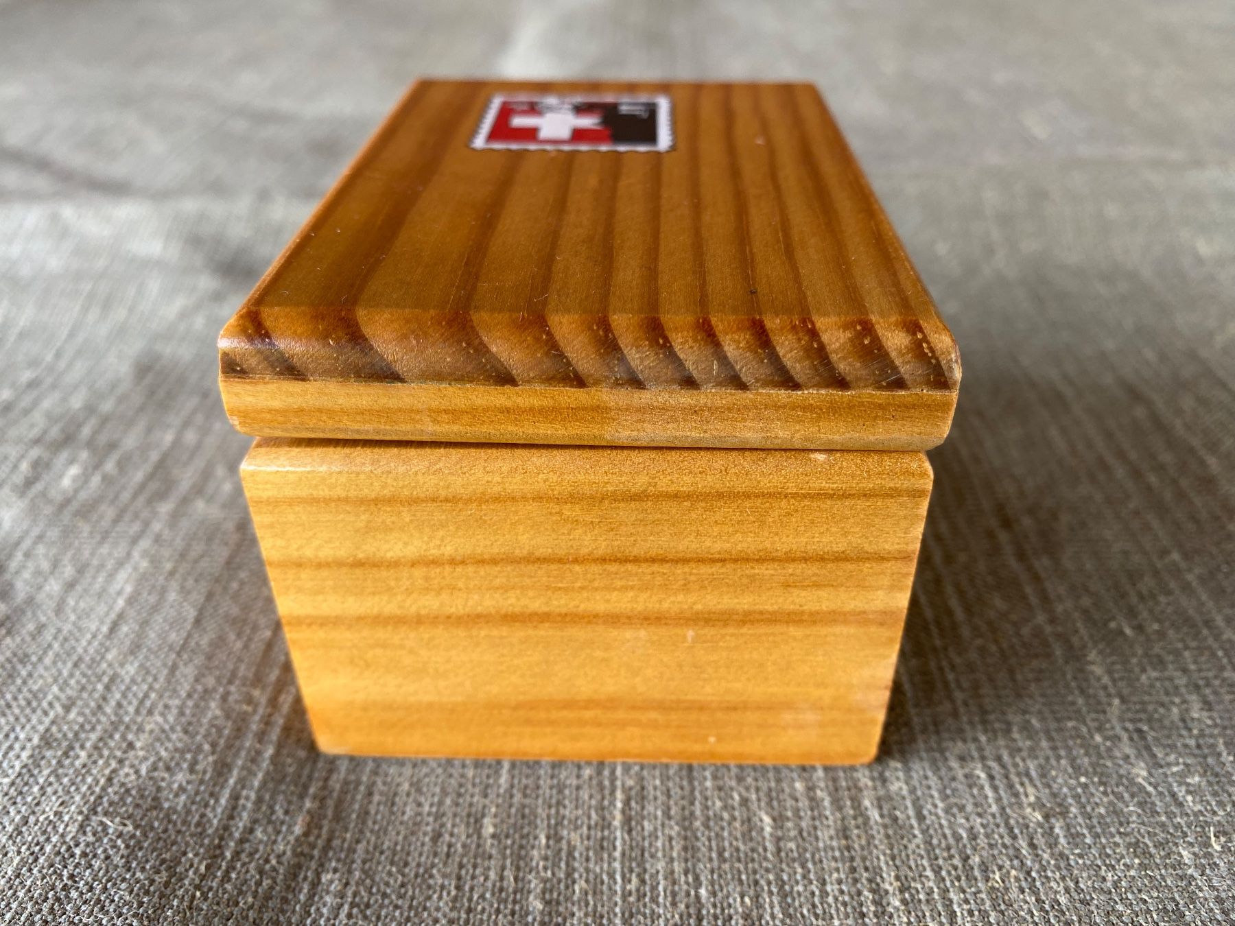 Sankyo Carillon: schöne Sankyo Japan Musikdose – Usato da Feldbach venduto da Olive1 2