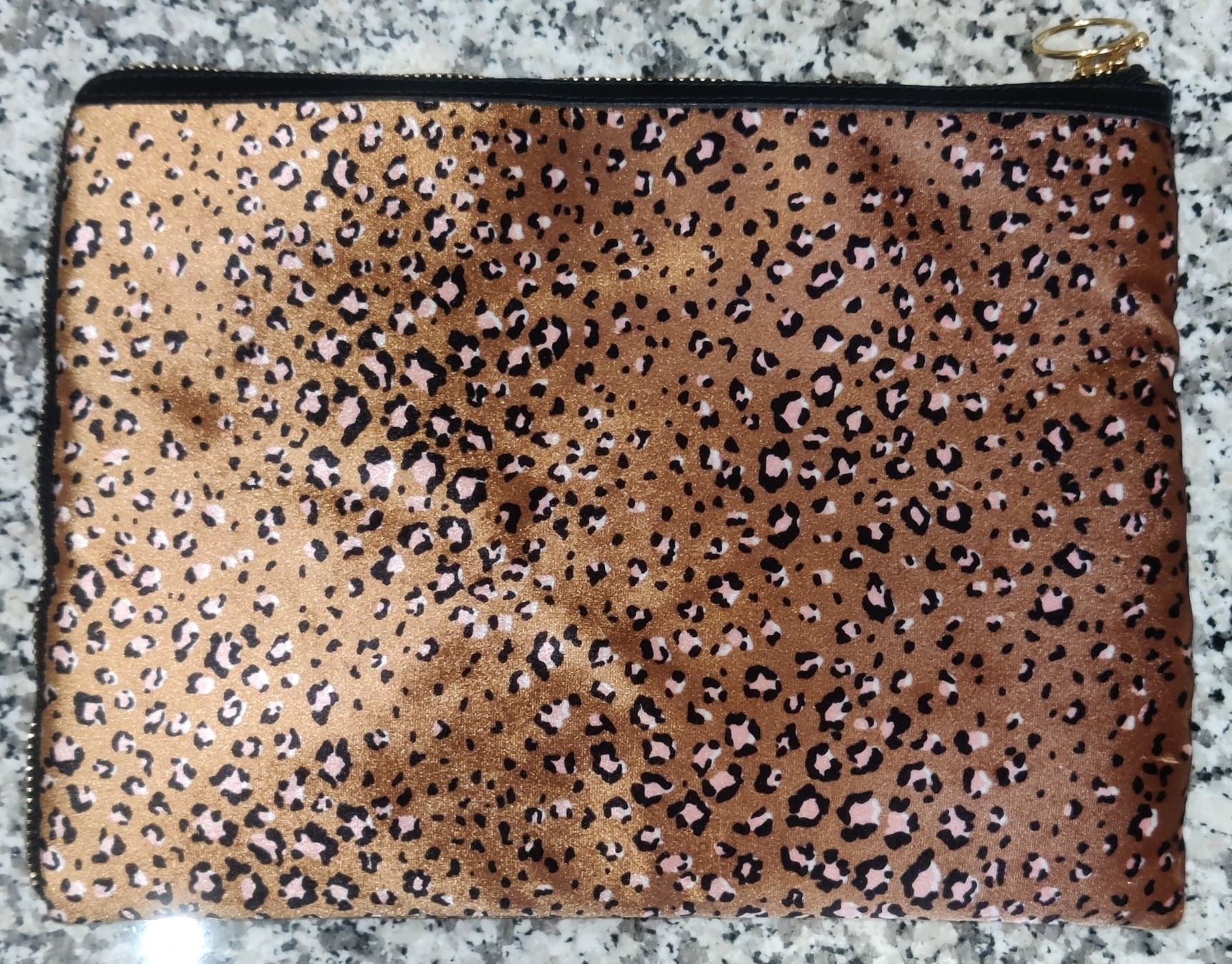 Borse: WOUF IPad/Tablet Tasche mit Leopardenmuster – Nuovo (secondo la descrizione) da Zürich venduto da dal_64sr 1