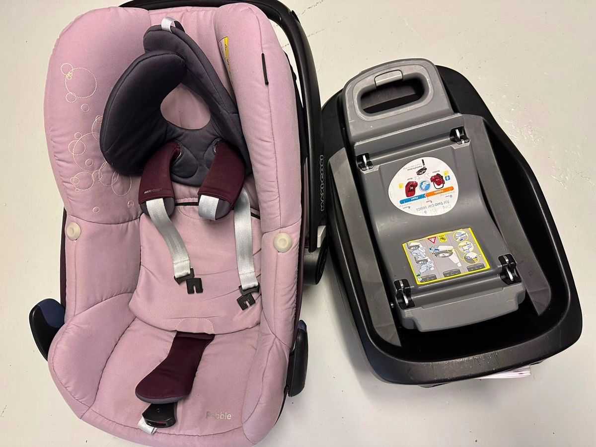 Seggiolini per auto: Maxi-Cosi Babyschale mit Isofix Station gebraucht – Usato da Langenthal venduto da aida_la3s 1