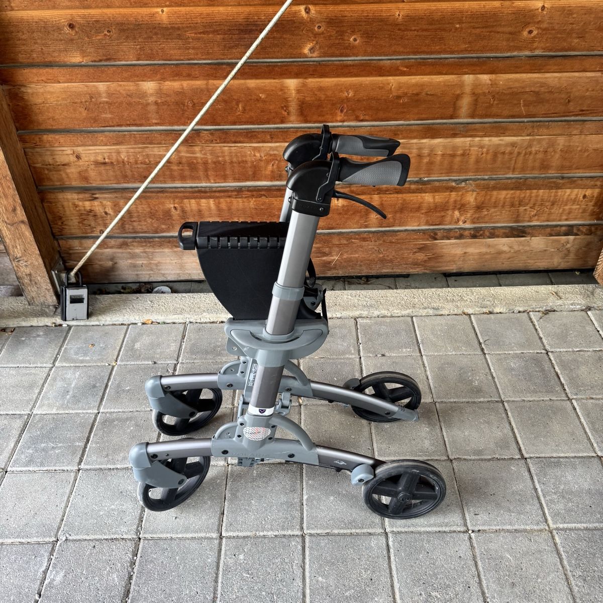 Aides à la marche: Rollator  – D'occasion à Pfäffikon ZH par Laura.K 2