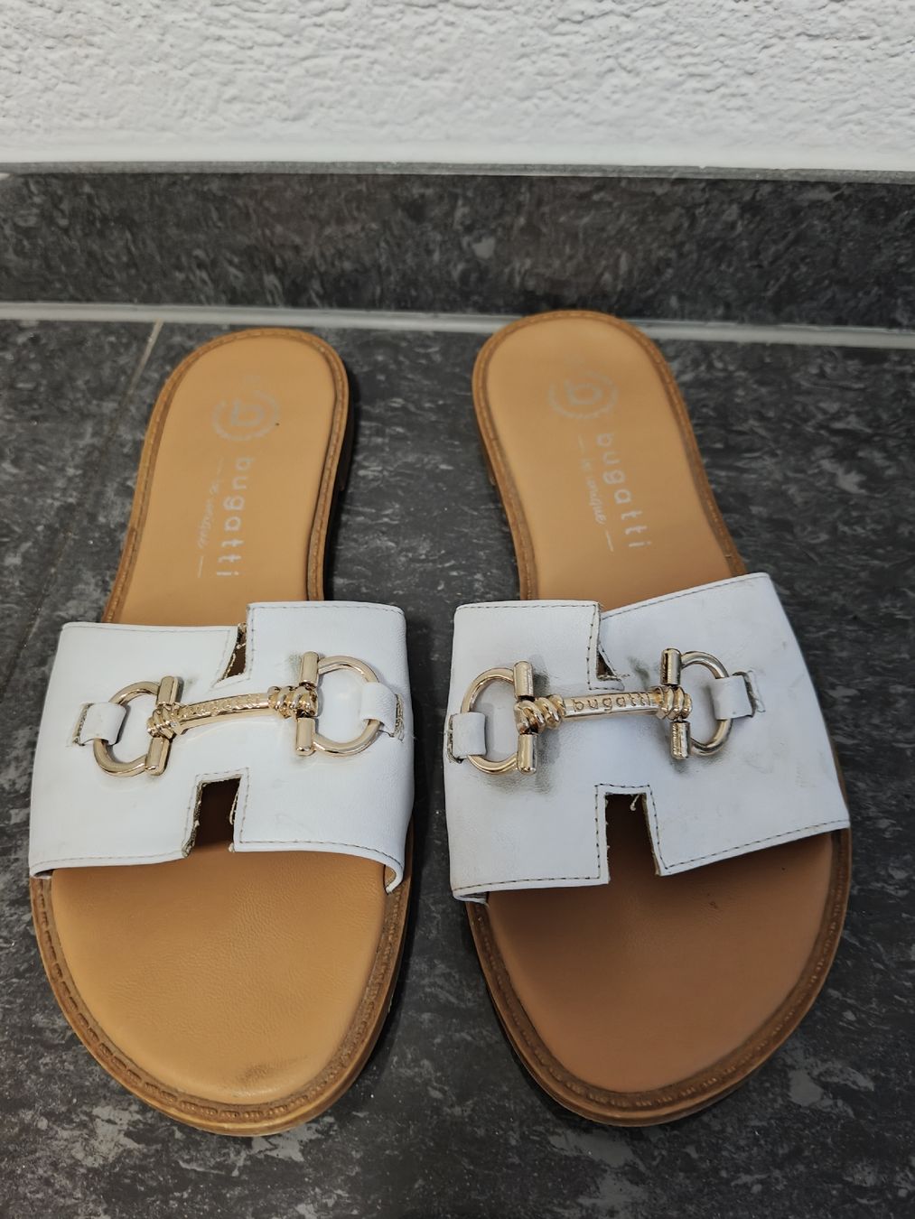 Bugatti Scarpe da donna: Sandales Bugatti blanches, pointure 39 – Usato da Oberburg venduto da Ines2019 1