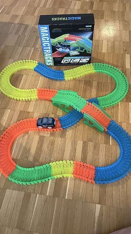 Giocattoli: Magic Trax Bahn mit Auto – Usato da Glattpark(Opfikon) venduto da Peo2