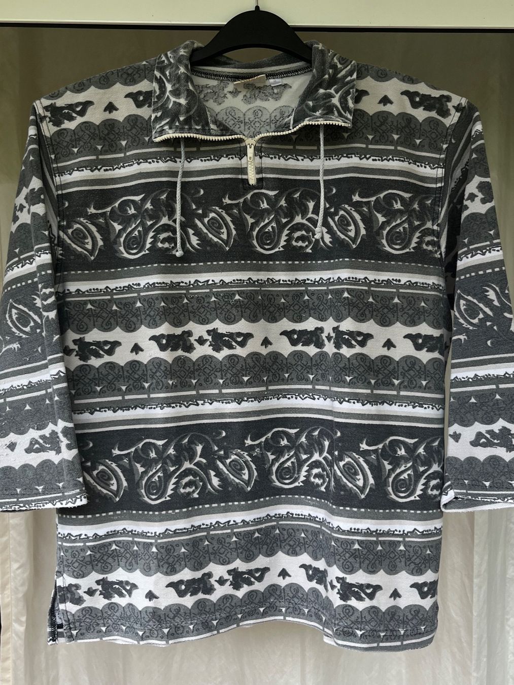 Maglioni & Felpe: Vintage-Pullover mit Muster COSMOS – Usato da Basel venduto da NoahsRicardoStore 1