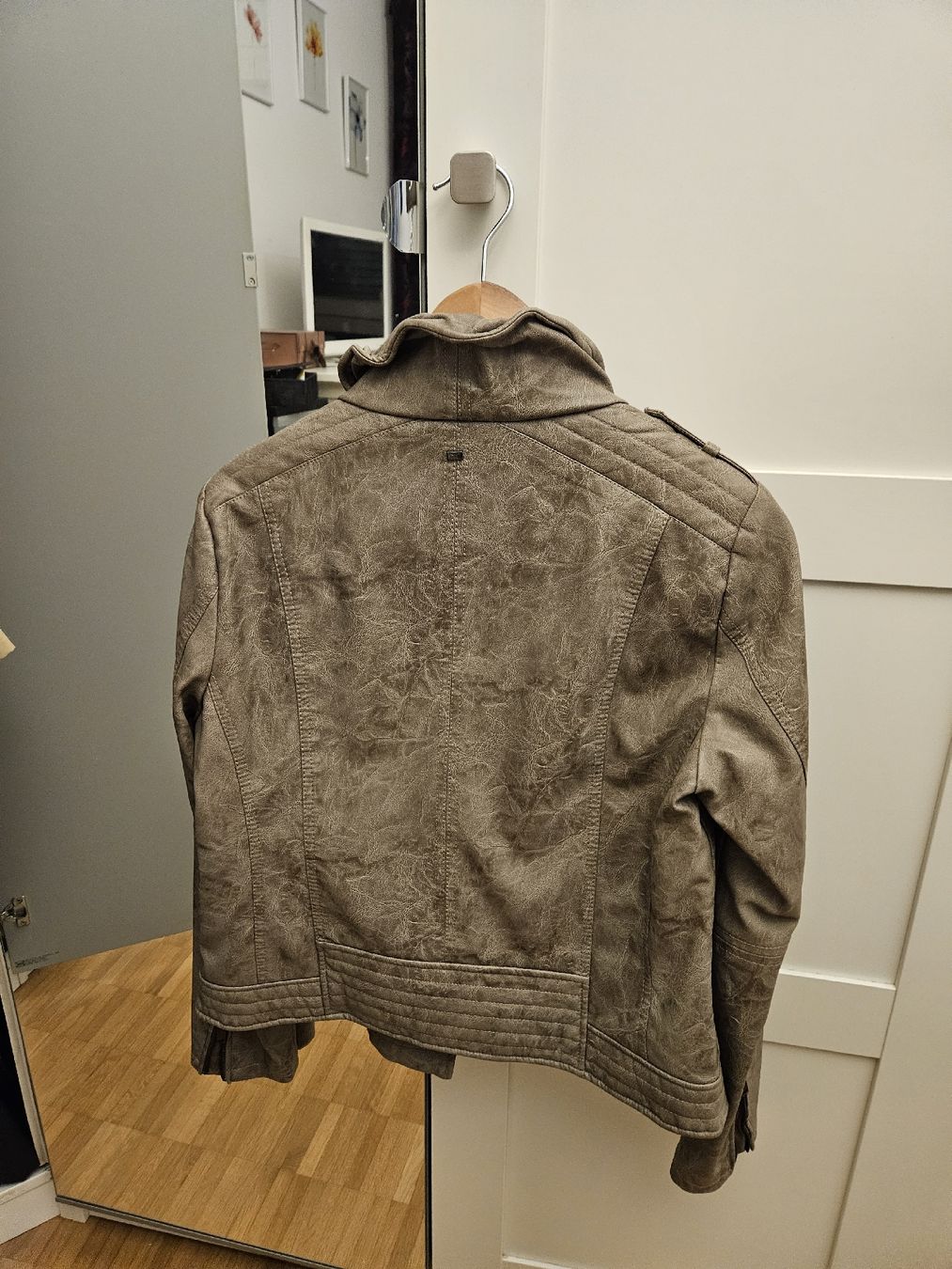Esprit Giacche: Kunst Leder Jacke – Usato da Thun venduto da Candys_Jane2006 1